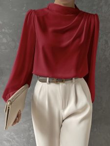 Femme blouse rouge